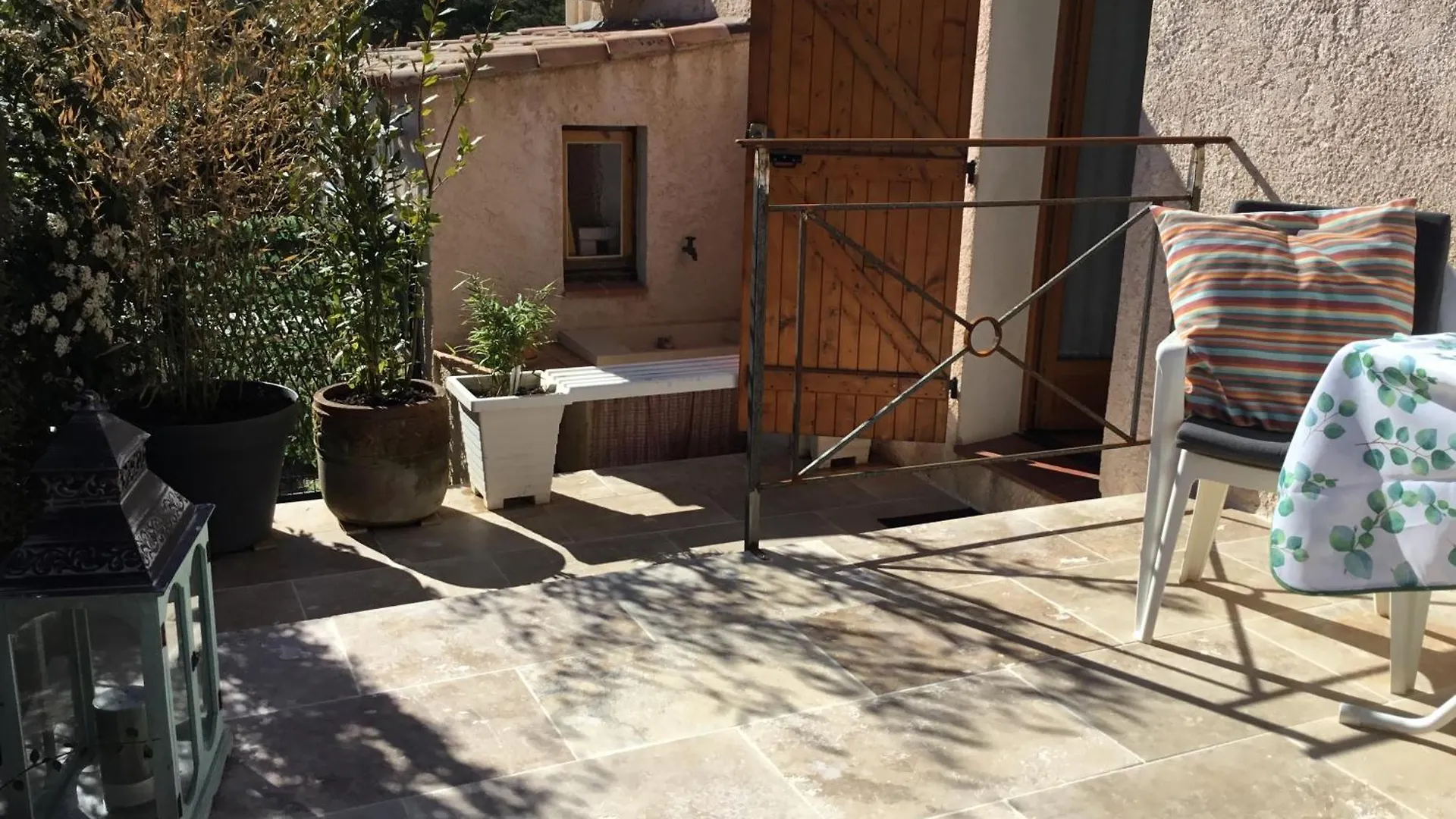 La Pierrerie Bambou Bed & Breakfast Tourtour